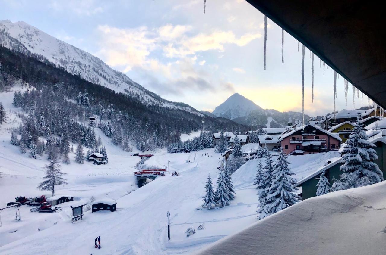 Hotel Piccolo Chalet Claviere Buitenkant foto