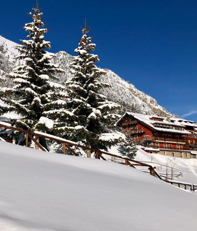 Hotel Piccolo Chalet Claviere Buitenkant foto