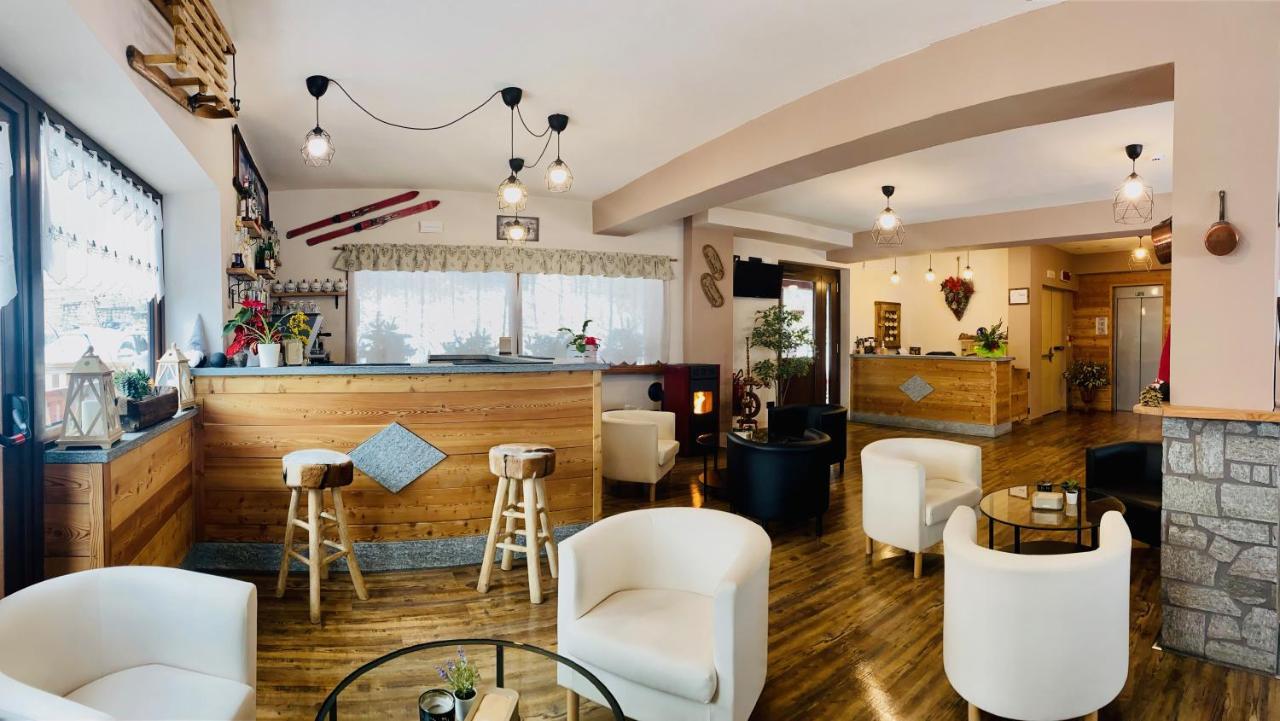 Hotel Piccolo Chalet Claviere Buitenkant foto