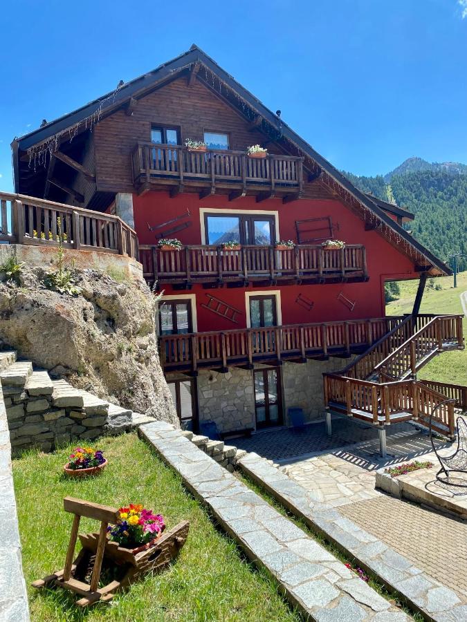 Hotel Piccolo Chalet Claviere Buitenkant foto