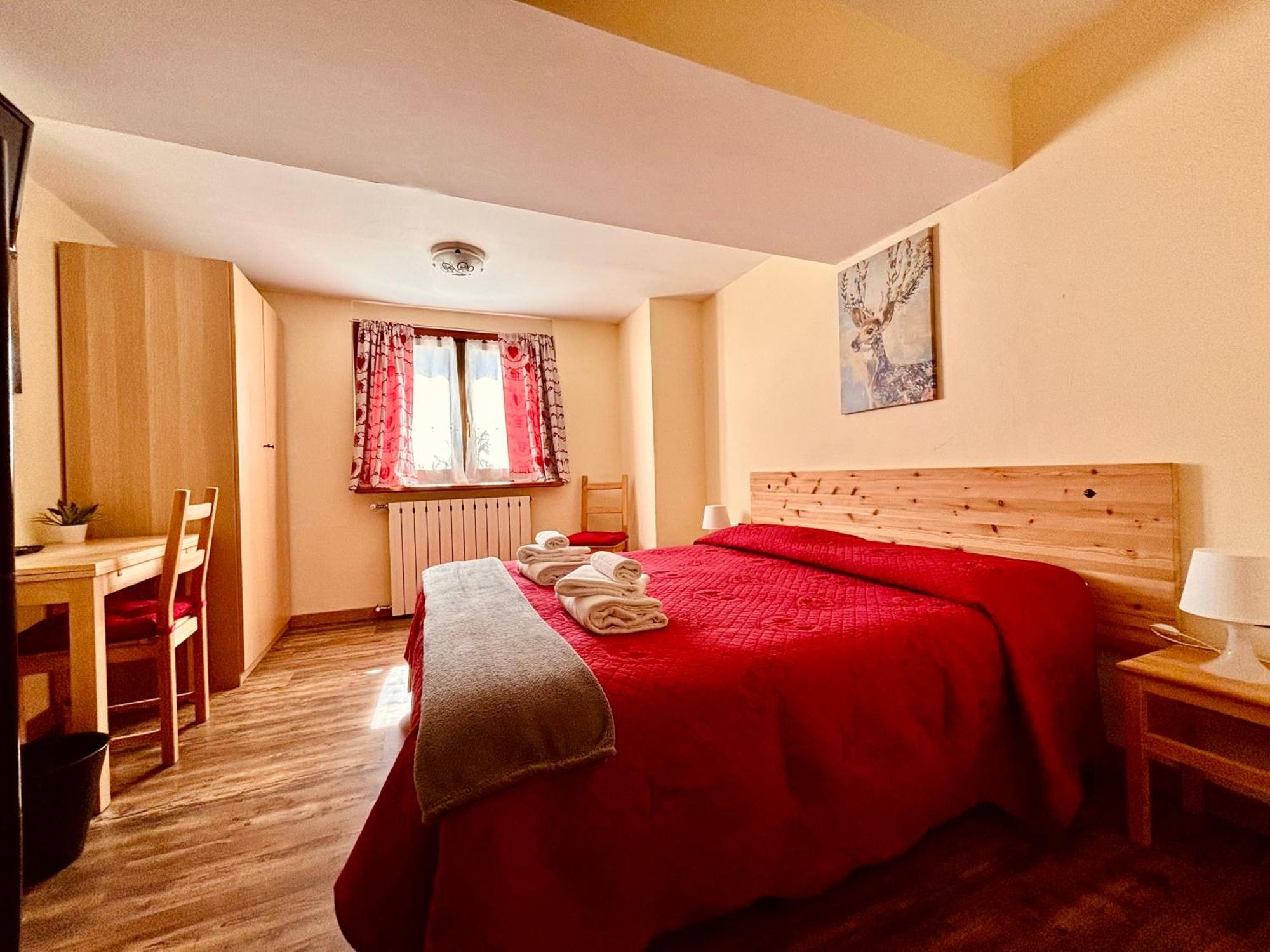 Hotel Piccolo Chalet Claviere Buitenkant foto