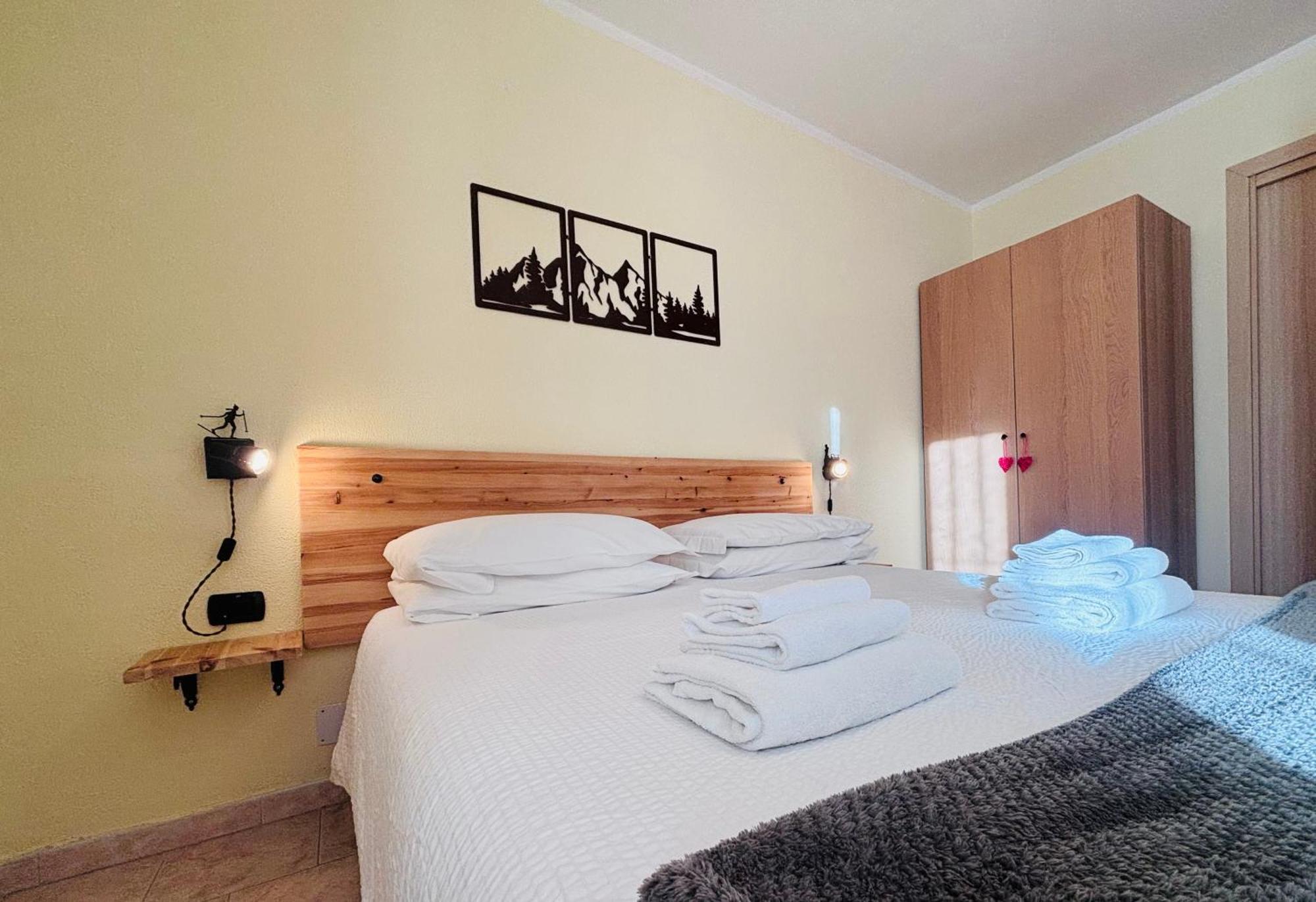 Hotel Piccolo Chalet Claviere Buitenkant foto