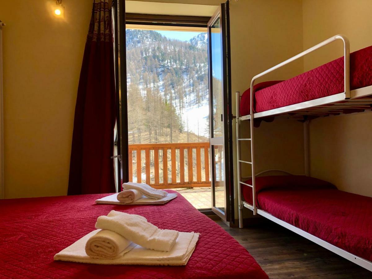 Hotel Piccolo Chalet Claviere Buitenkant foto