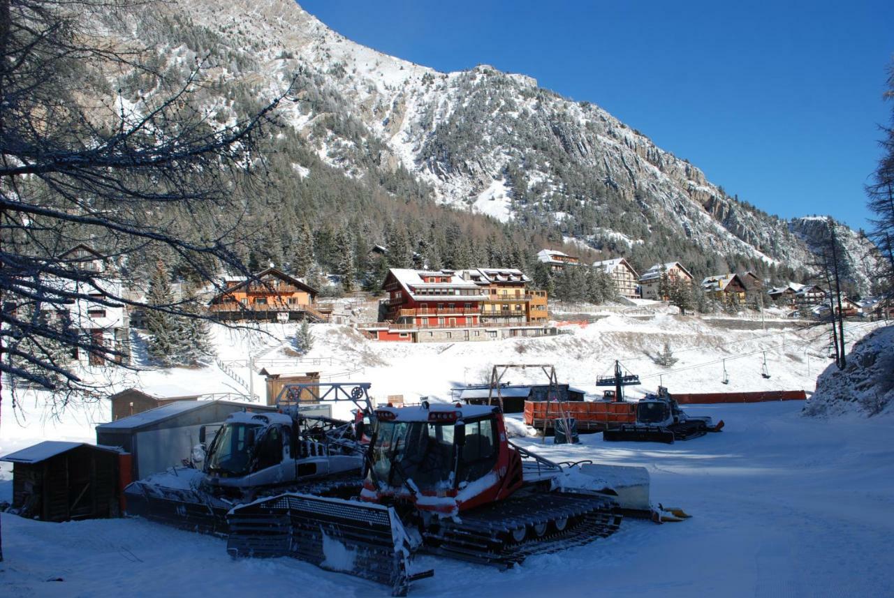 Hotel Piccolo Chalet Claviere Buitenkant foto